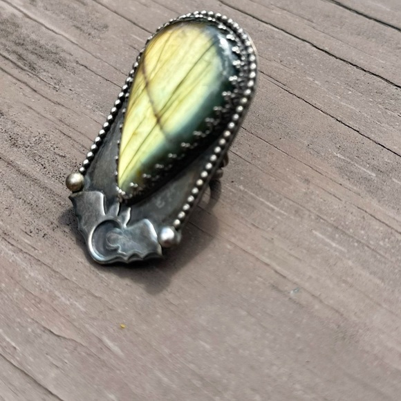 Handmade bat ring with Laborite. Size 5.5 - Picture 5 of 8